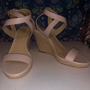 Sz 9 Women’s Michael Kors Blush Straw Wedge Heels